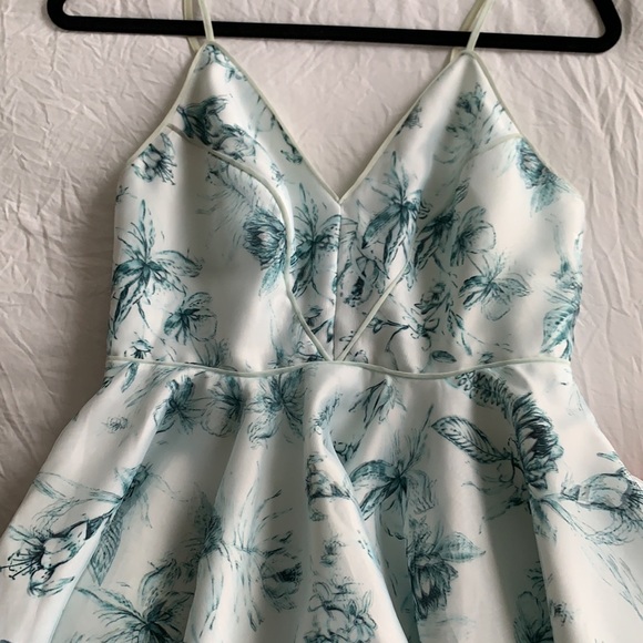 Semi formal mini dress - floral pattern - Picture 3 of 4